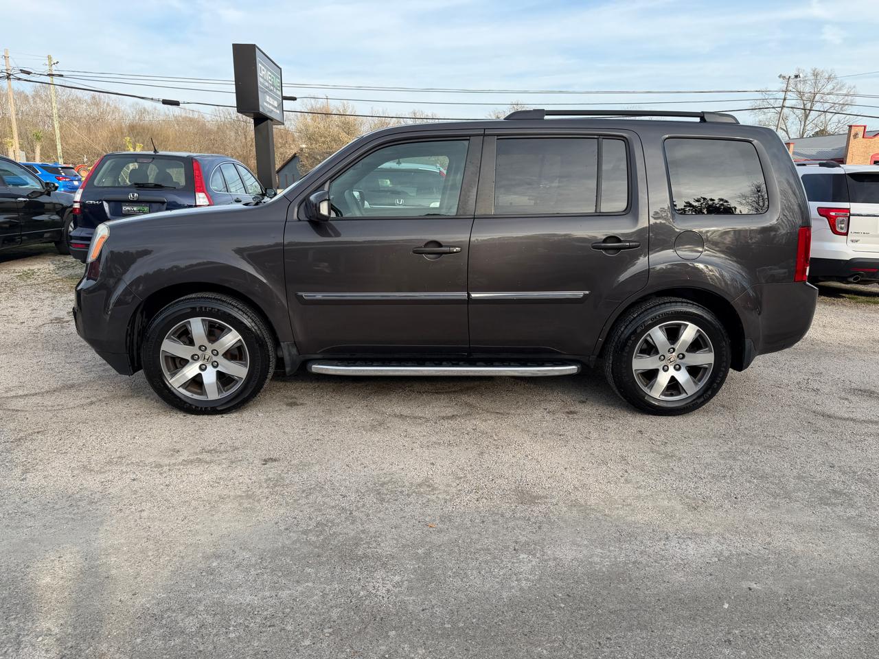 Honda Pilot Touring 4WD 5-Spd AT with DVD 2013