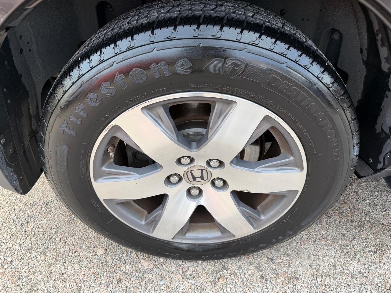 Honda Pilot Touring 4WD 5-Spd AT with DVD 2013