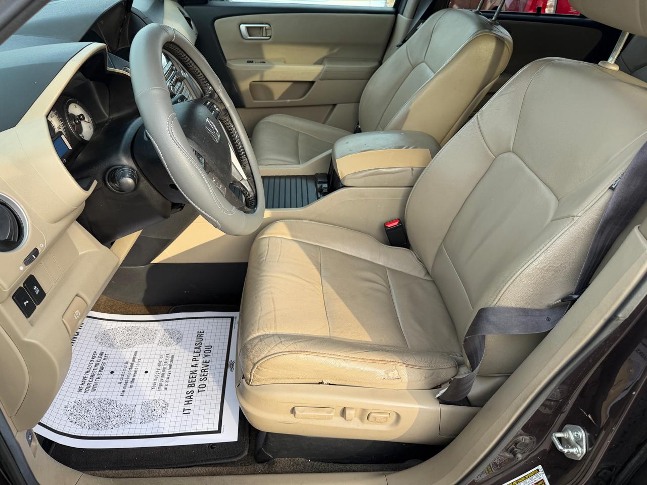 Honda Pilot Touring 4WD 5-Spd AT with DVD 2013