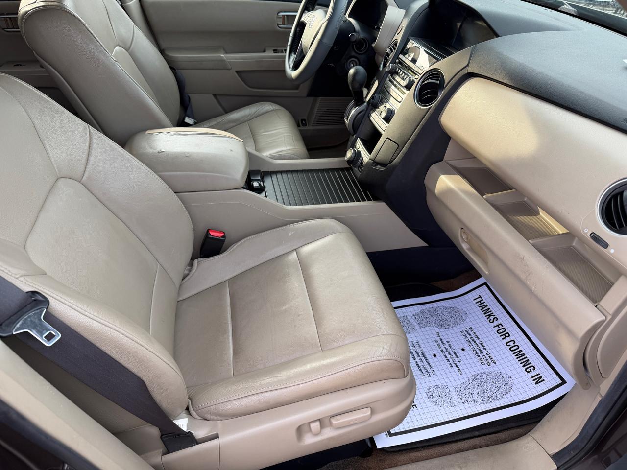 Honda Pilot Touring 4WD 5-Spd AT with DVD 2013