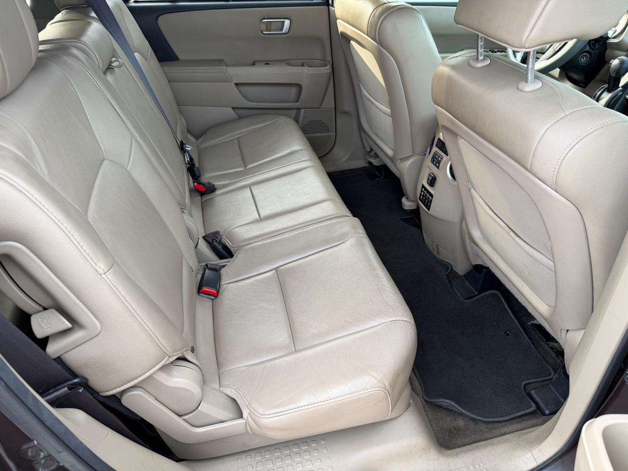 Honda Pilot Touring 4WD 5-Spd AT with DVD 2013