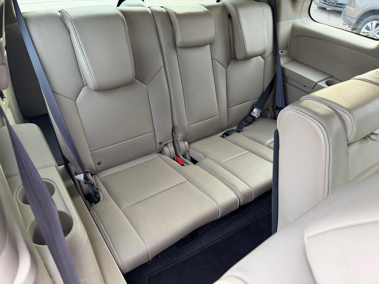 Honda Pilot Touring 4WD 5-Spd AT with DVD 2013