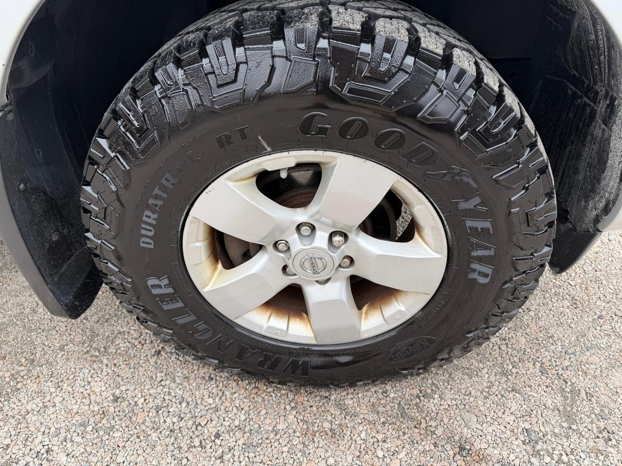 Nissan Frontier 2017.5 Crew Cab 4x4 SV V6 Auto 2012