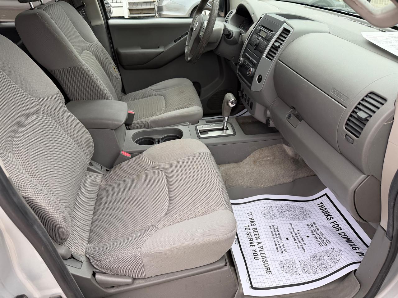 Nissan Frontier 2017.5 Crew Cab 4x4 SV V6 Auto 2012