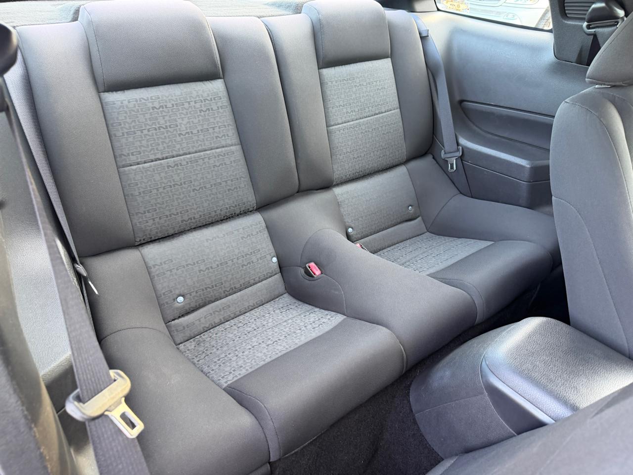 Ford Mustang V6 Standard Coupe 2006