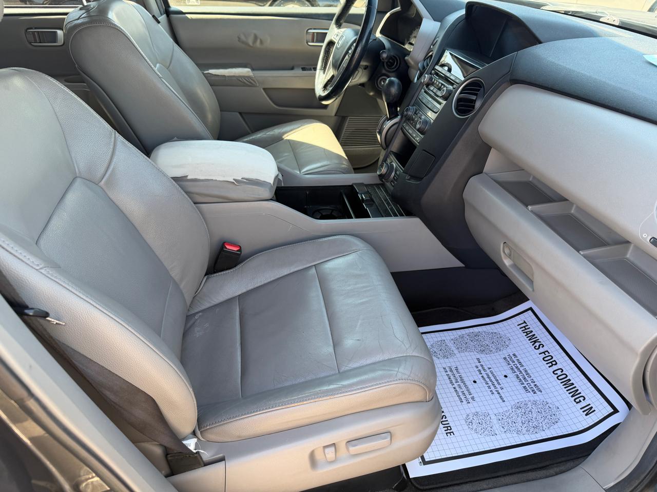 Honda Pilot Touring 2WD 5-Spd AT with DVD 2012