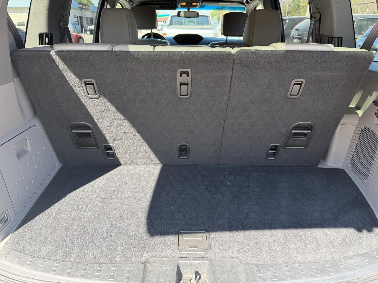 Honda Pilot Touring 2WD 5-Spd AT with DVD 2012