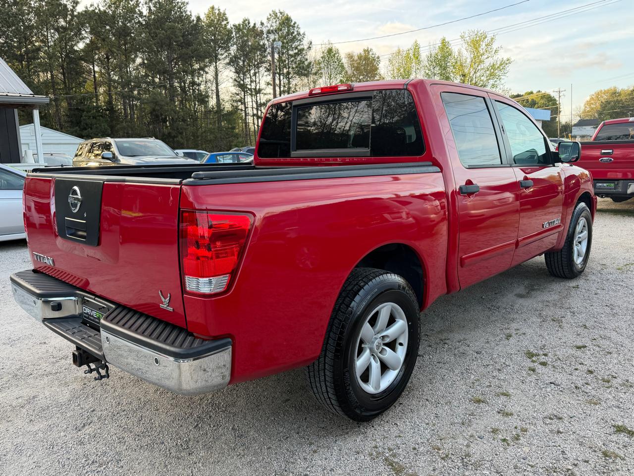 Nissan Titan SV Crew Cab 2WD 2011