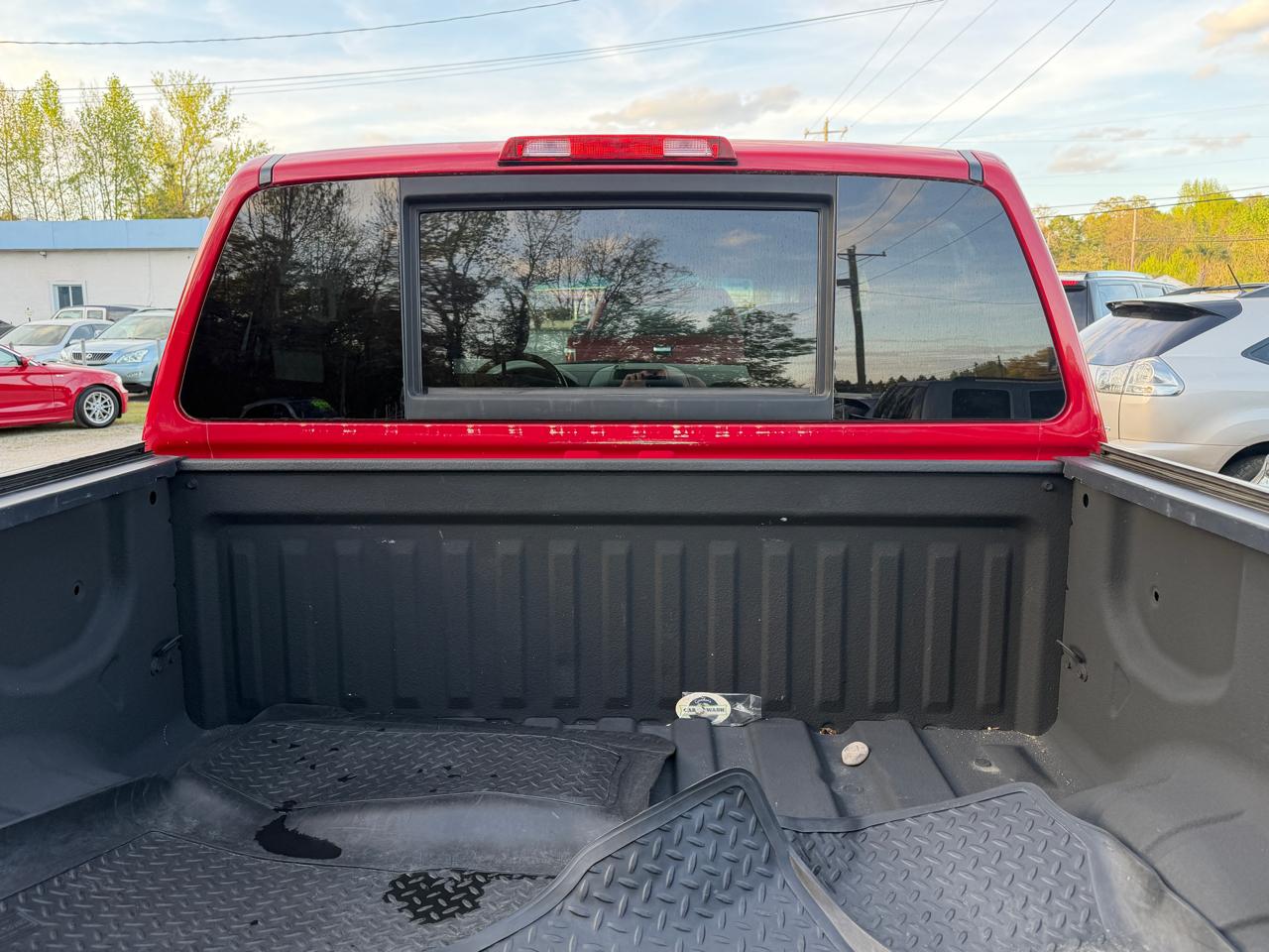 Nissan Titan SV Crew Cab 2WD 2011