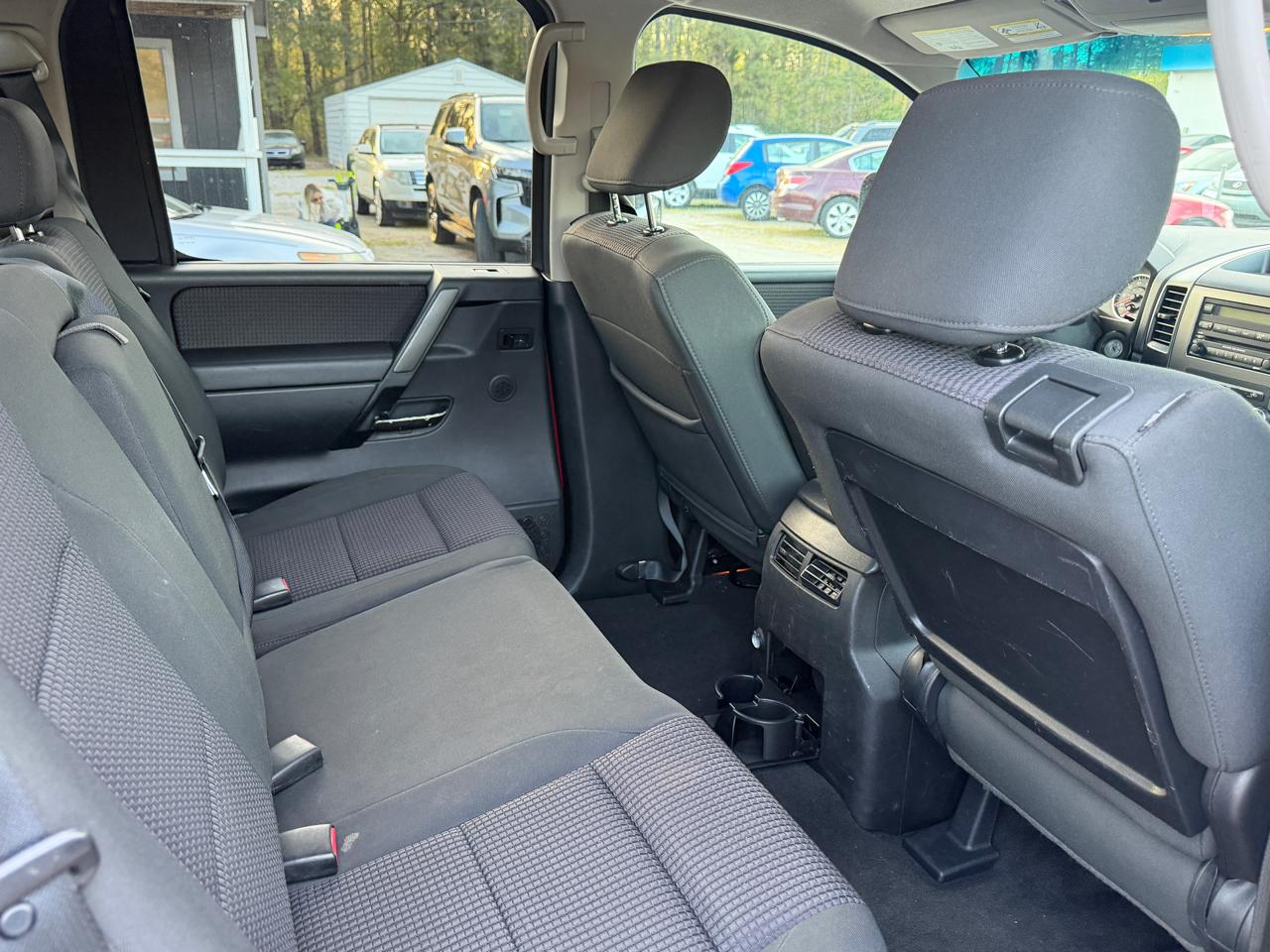 Nissan Titan SV Crew Cab 2WD 2011