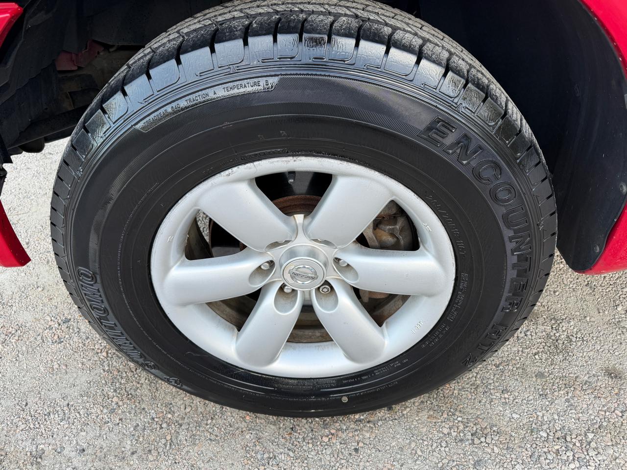 Nissan Titan SV Crew Cab 2WD 2011