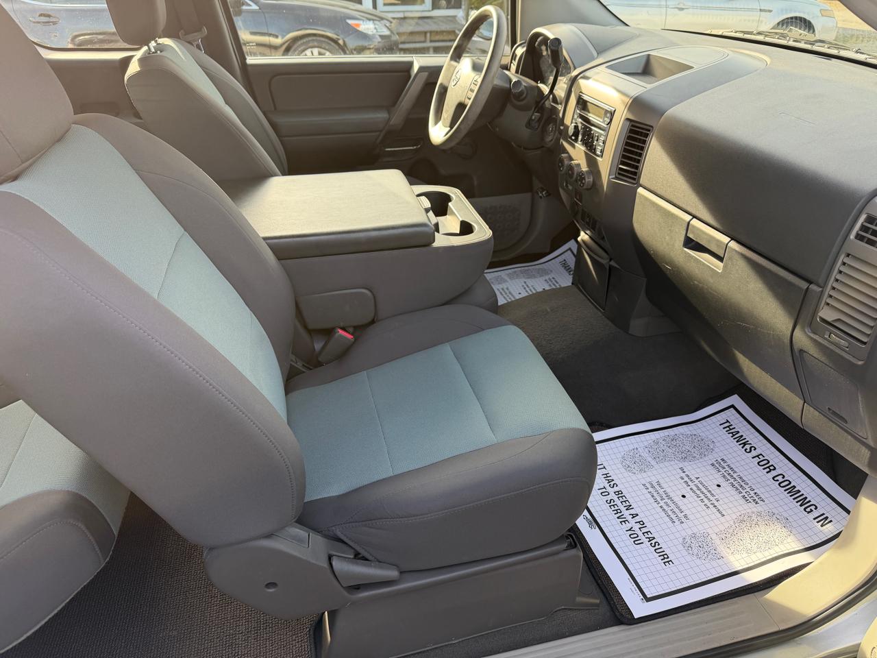 Nissan Titan XE King Cab 2WD 2004