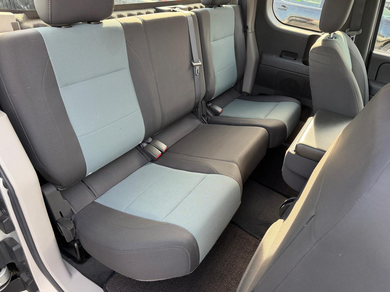 Nissan Titan XE King Cab 2WD 2004