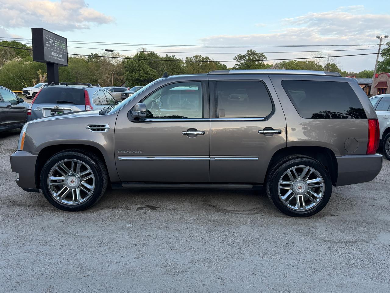Cadillac Escalade AWD Platinum 2011