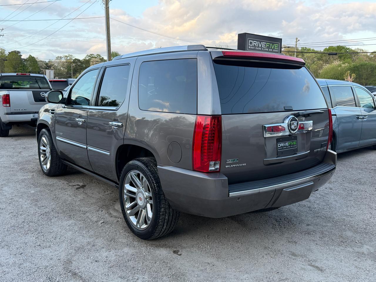 Cadillac Escalade AWD Platinum 2011