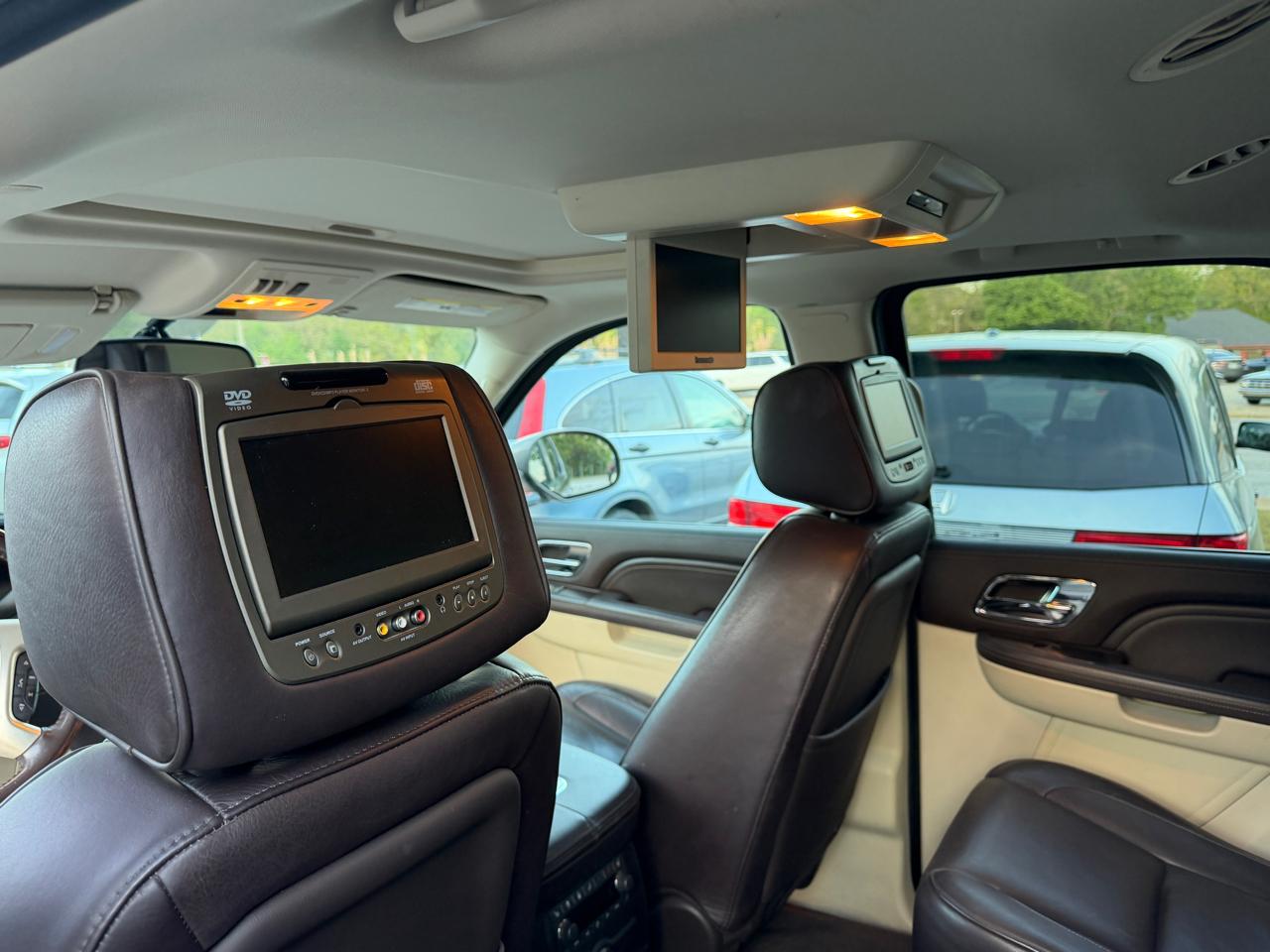 Cadillac Escalade AWD Platinum 2011