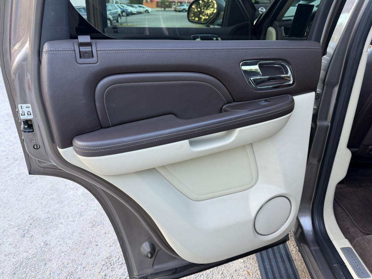 Cadillac Escalade AWD Platinum 2011