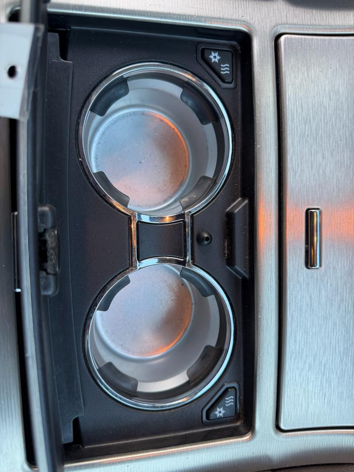 Cadillac Escalade AWD Platinum 2011