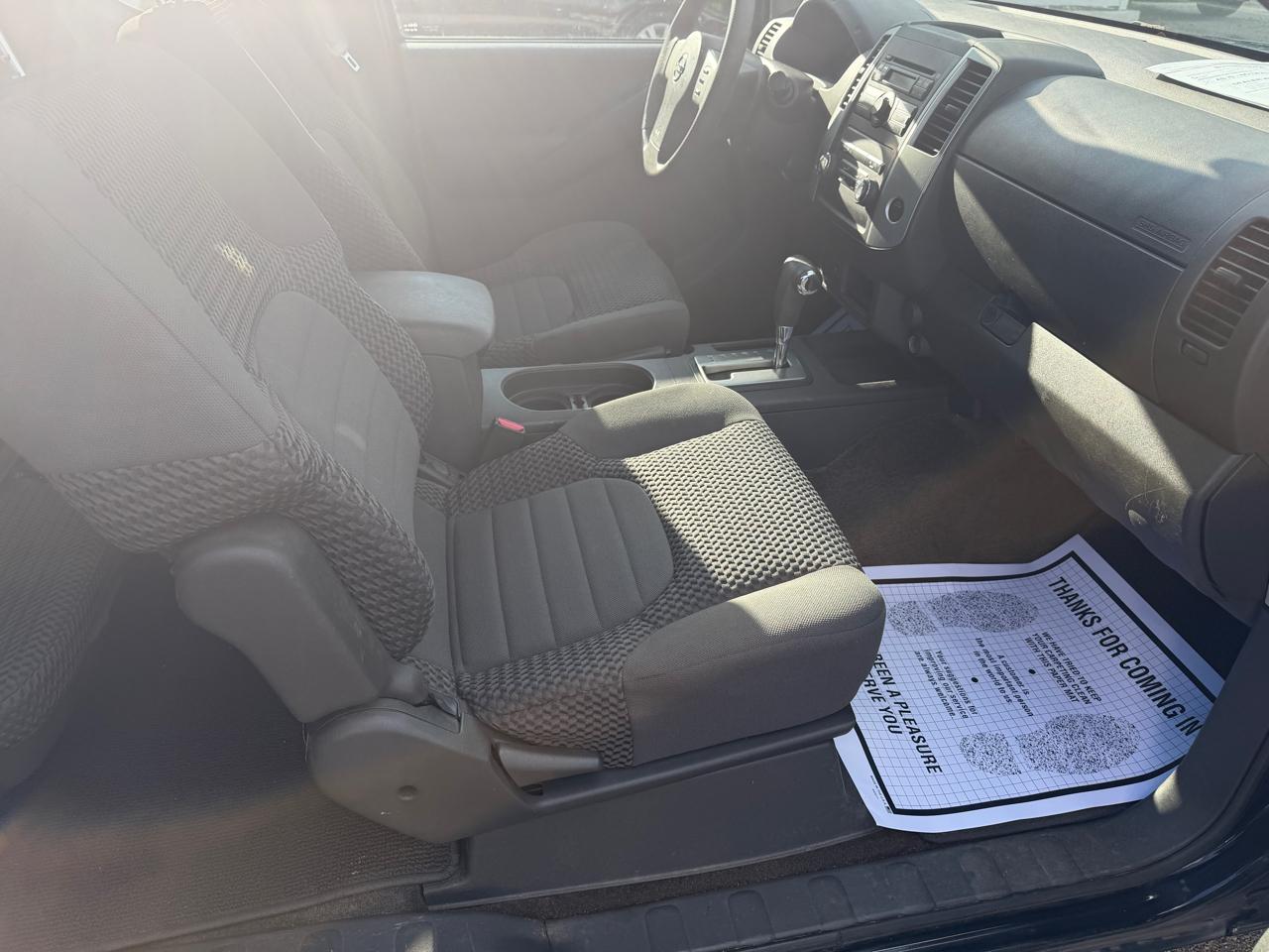 Nissan Frontier 2WD King Cab I4 Auto SV 2012