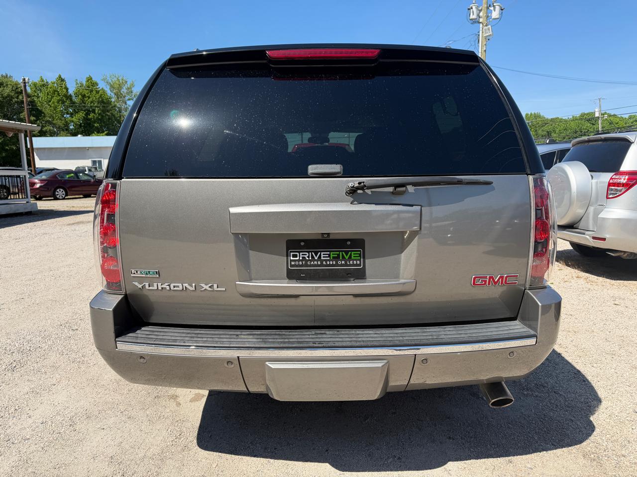 GMC Yukon Denali XL 2WD 2012