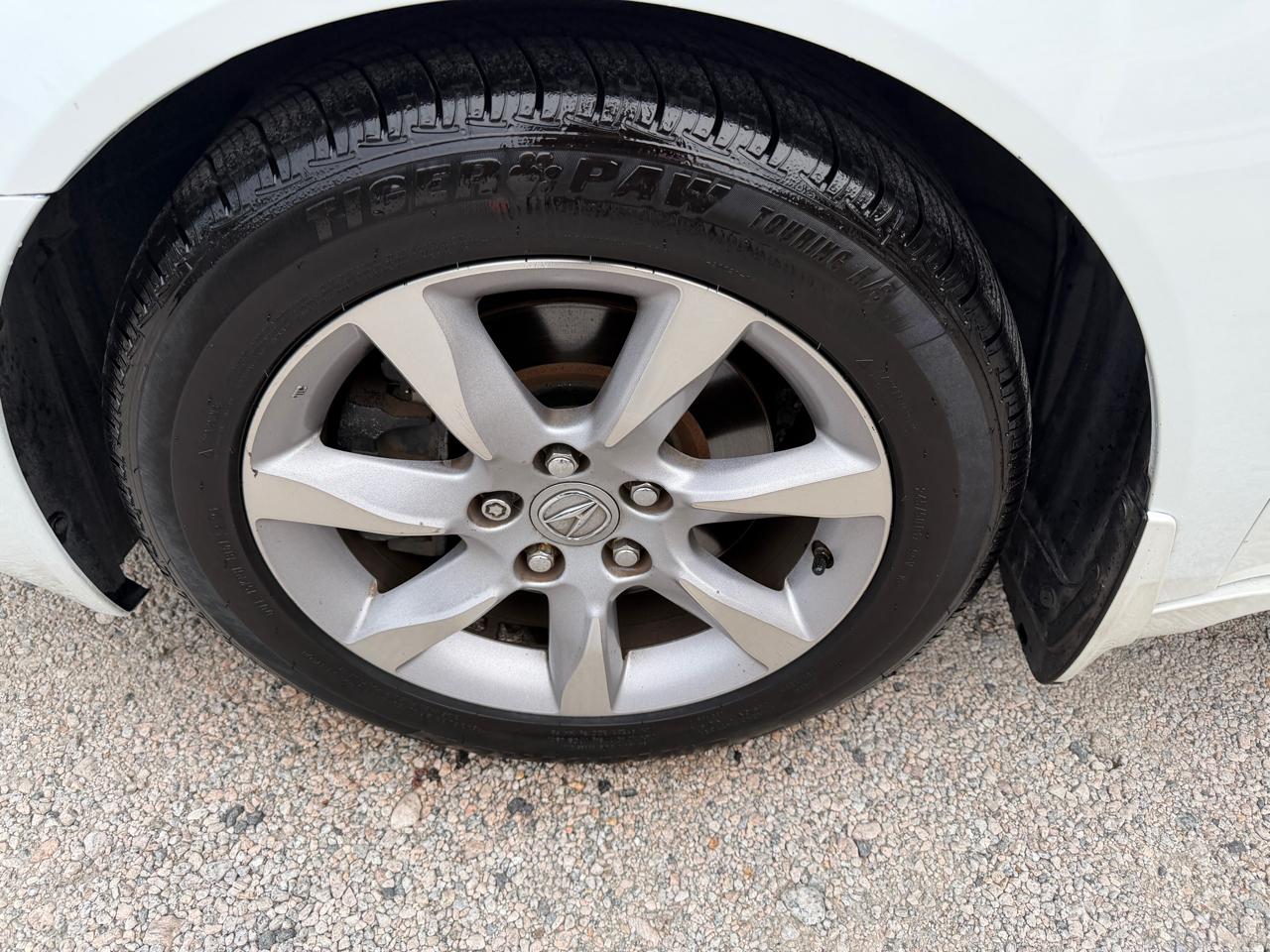 Acura TL 6-Speed AT with Tech Package and 18-In. WP 2014