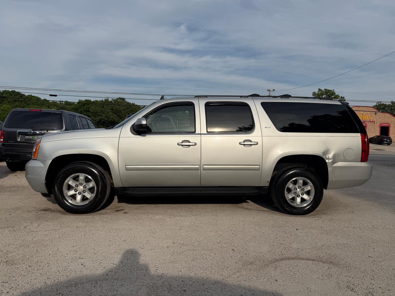 GMC Yukon XL SLT-1 1/2 Ton 4WD 2011