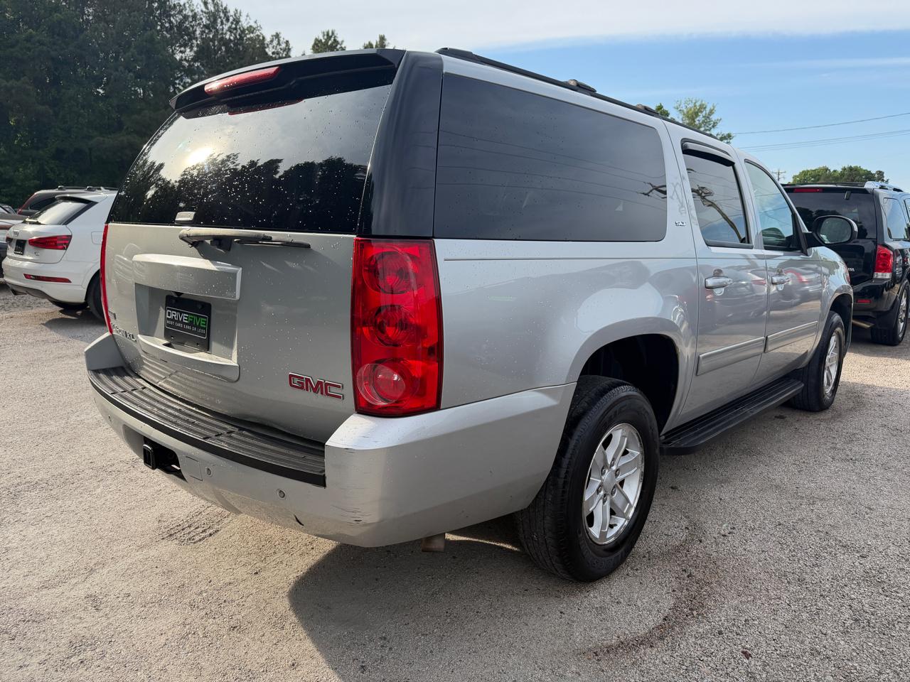 GMC Yukon XL SLT-1 1/2 Ton 4WD 2011
