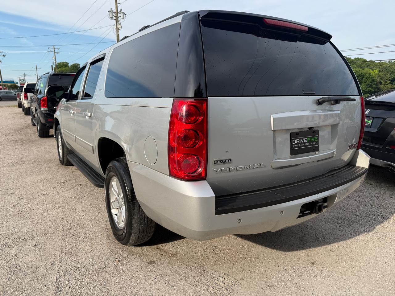 GMC Yukon XL SLT-1 1/2 Ton 4WD 2011
