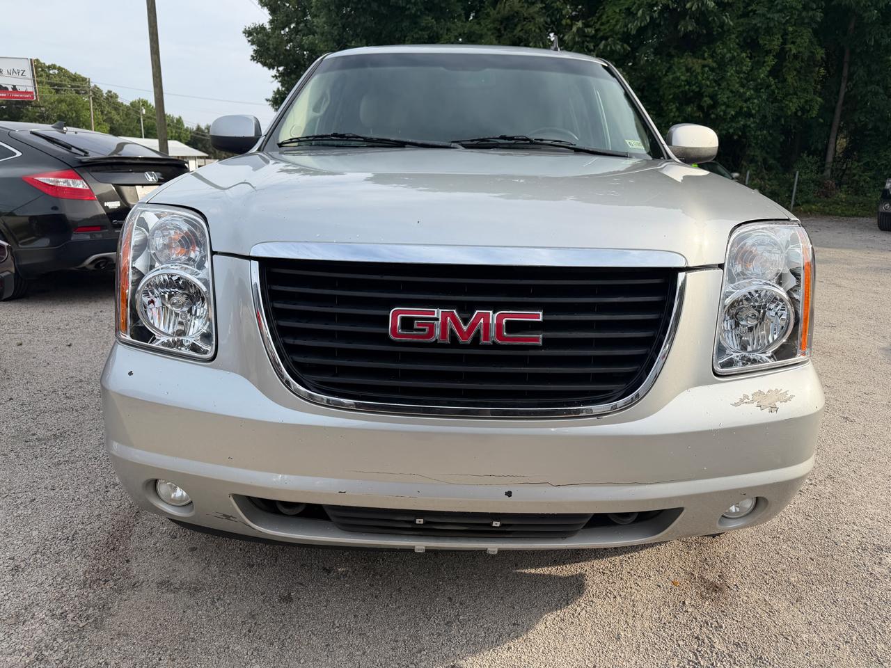 GMC Yukon XL SLT-1 1/2 Ton 4WD 2011