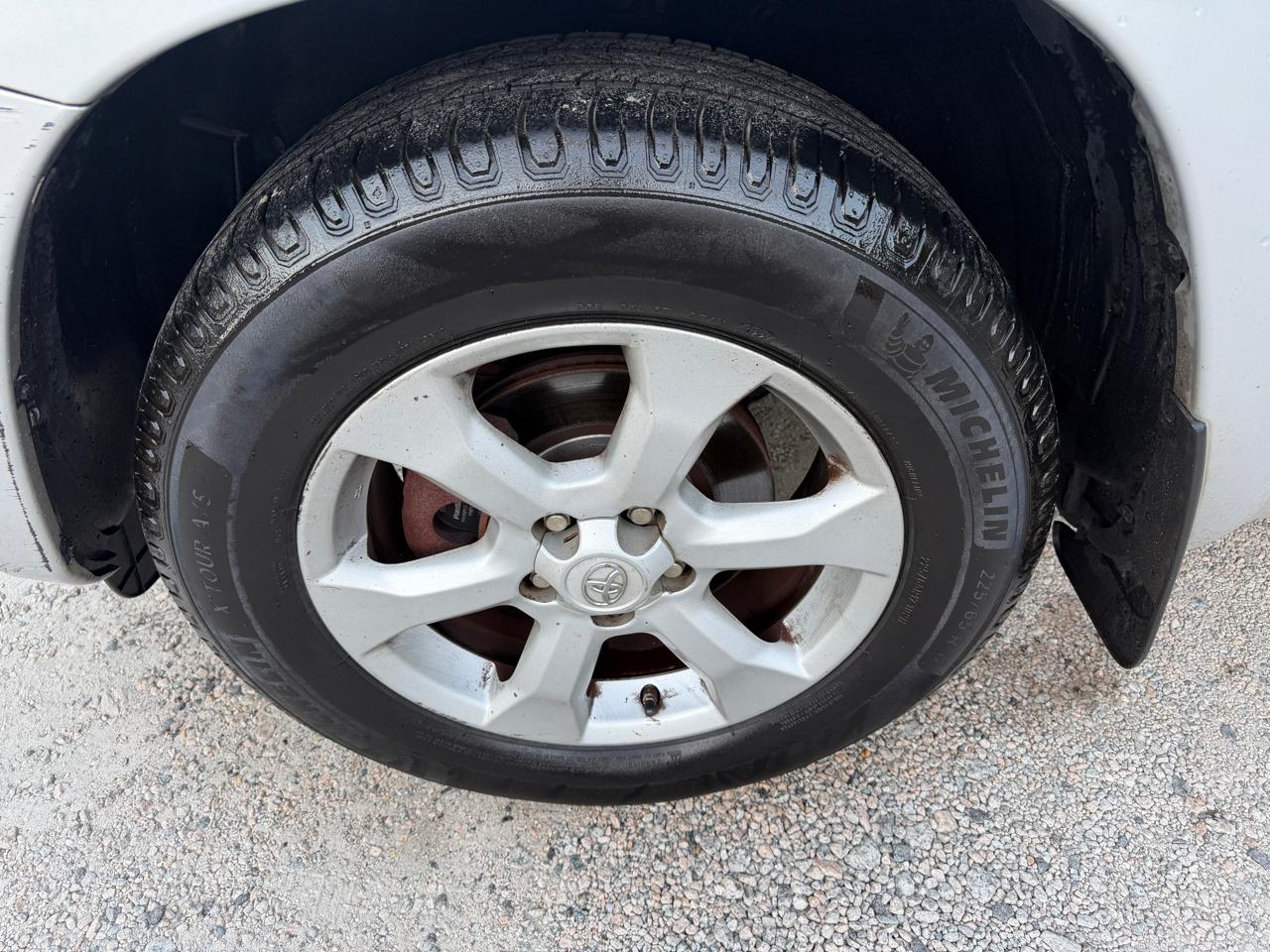 Toyota RAV4 Limited V6 4WD 2011