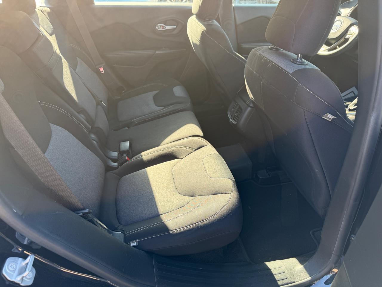 Jeep Cherokee Sport 4WD 2015