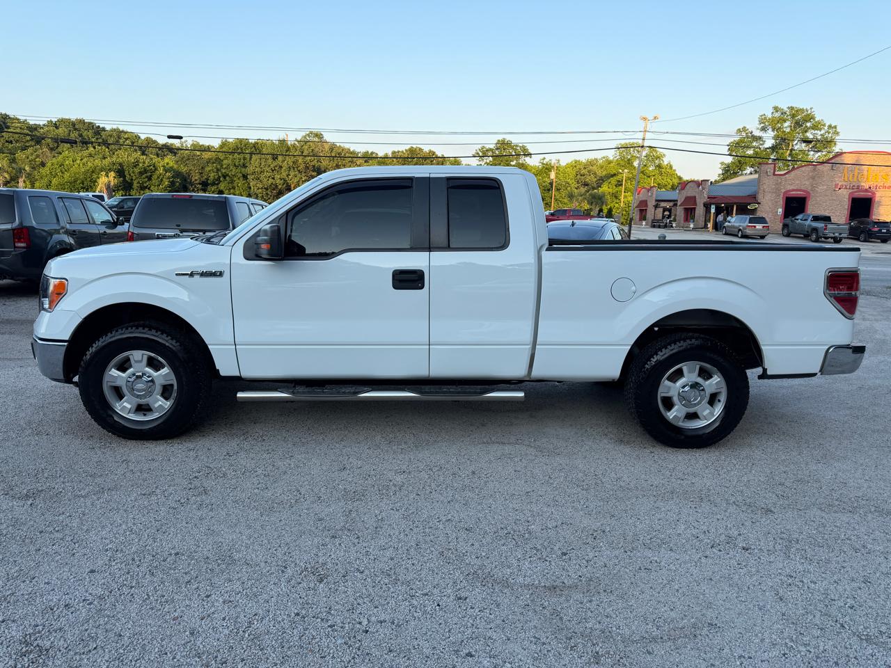 Ford F-150 2WD Reg Cab 145" XLT 2011