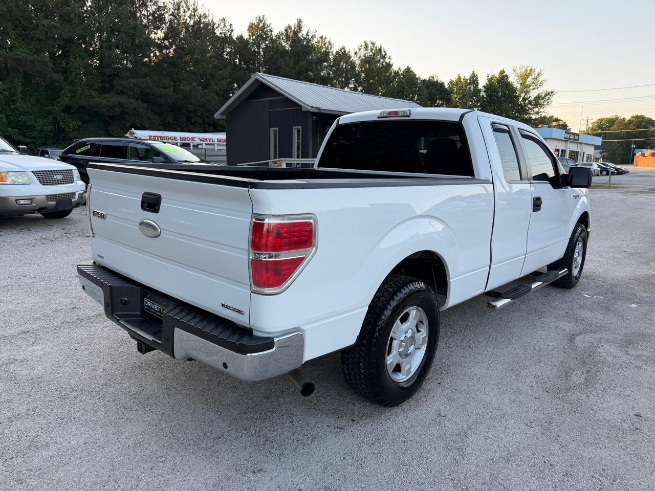 Ford F-150 2WD Reg Cab 145" XLT 2011