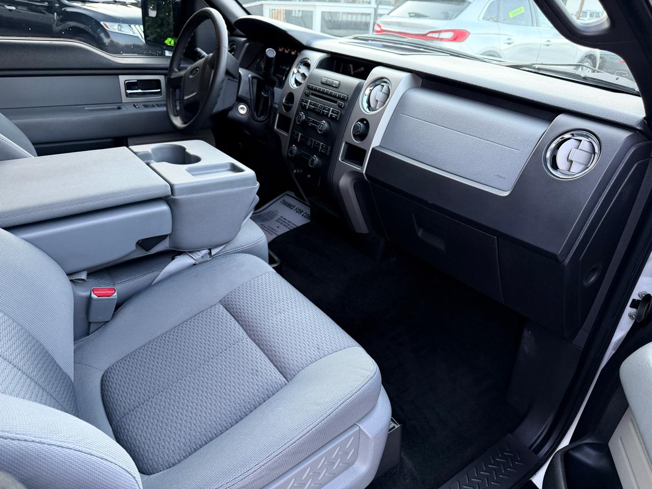 Ford F-150 2WD Reg Cab 145" XLT 2011