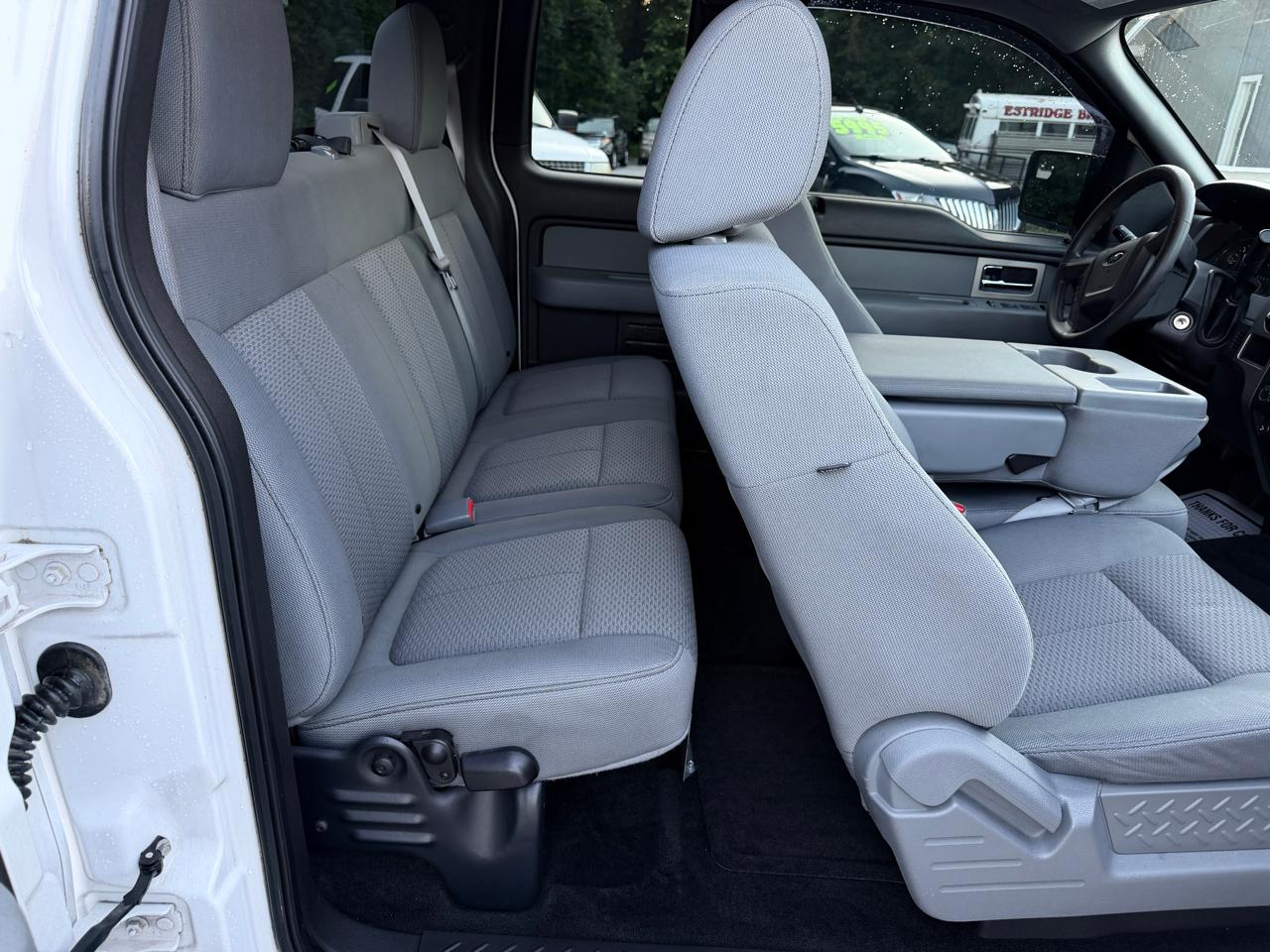 Ford F-150 2WD Reg Cab 145" XLT 2011