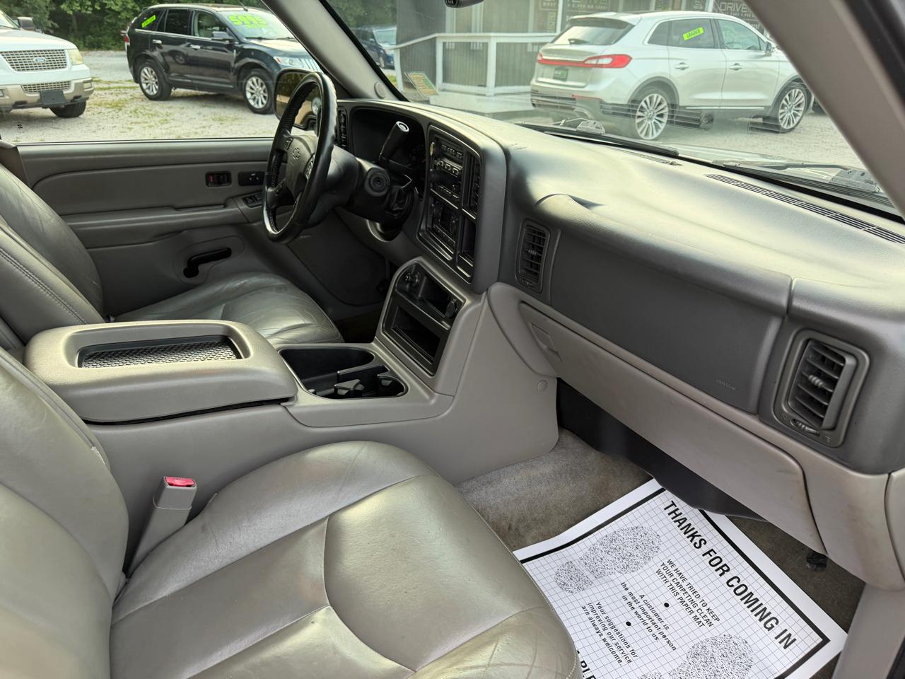 Chevrolet Suburban 1500 4WD 2004