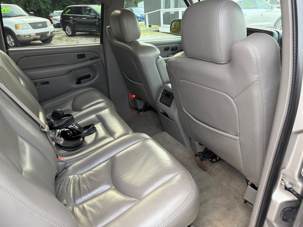 Chevrolet Suburban 1500 4WD 2004