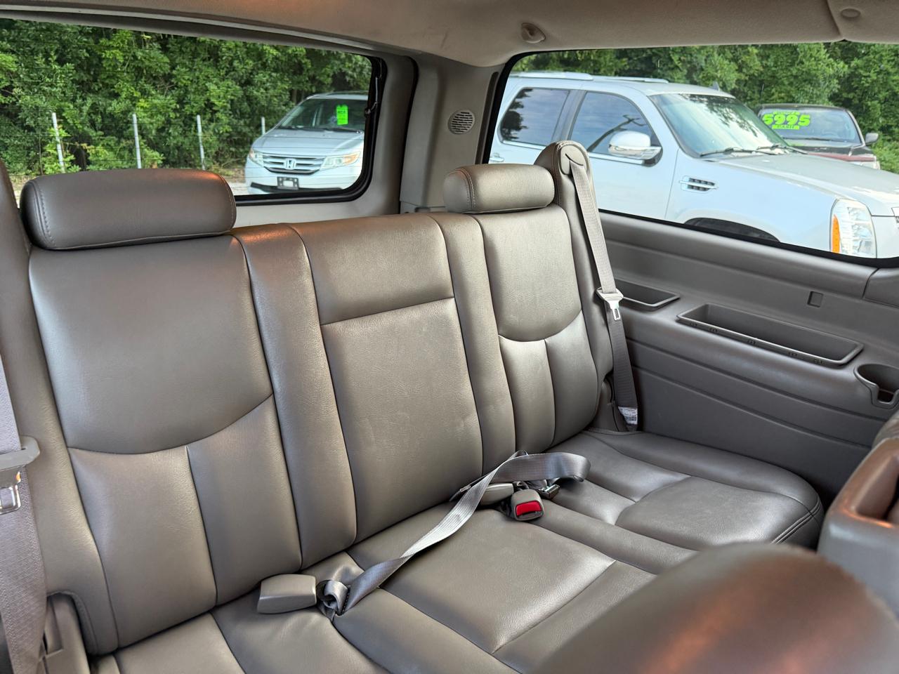 Chevrolet Suburban 1500 4WD 2004