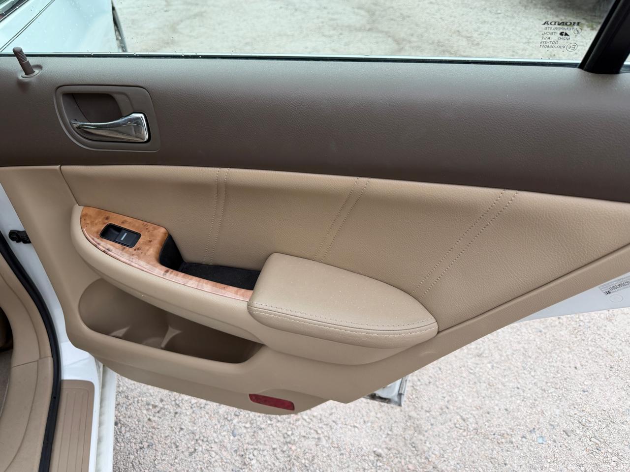 Honda Accord EX V-6 Sedan AT with Navigation System and XM Radi 2005