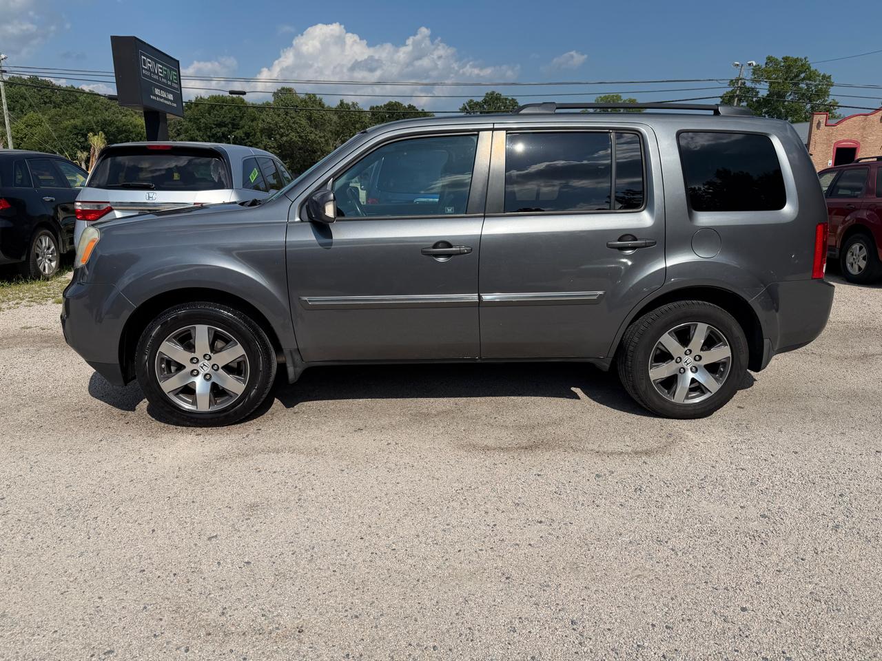 Honda Pilot Touring 4WD 5-Spd AT with DVD 2012