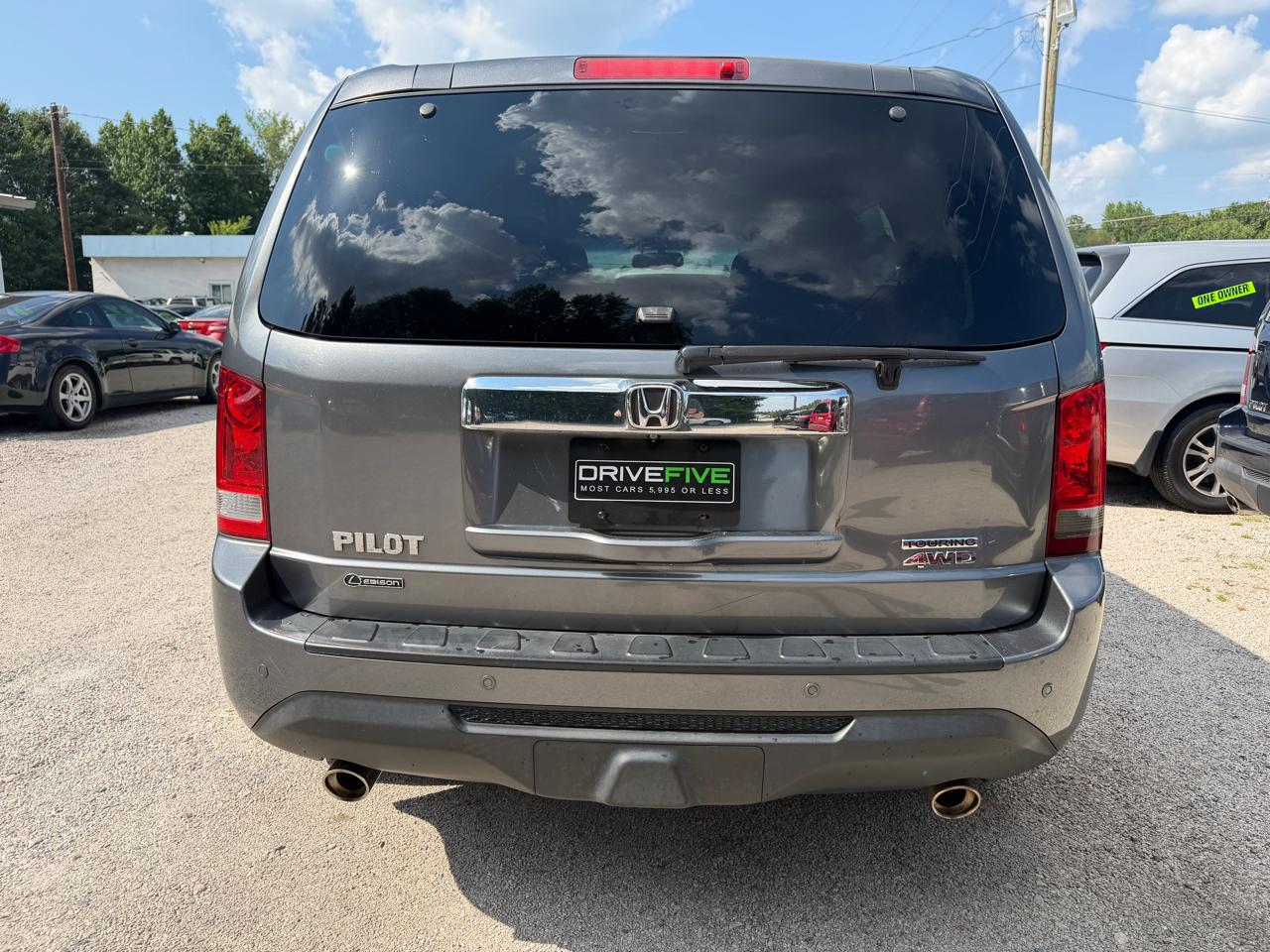 Honda Pilot Touring 4WD 5-Spd AT with DVD 2012