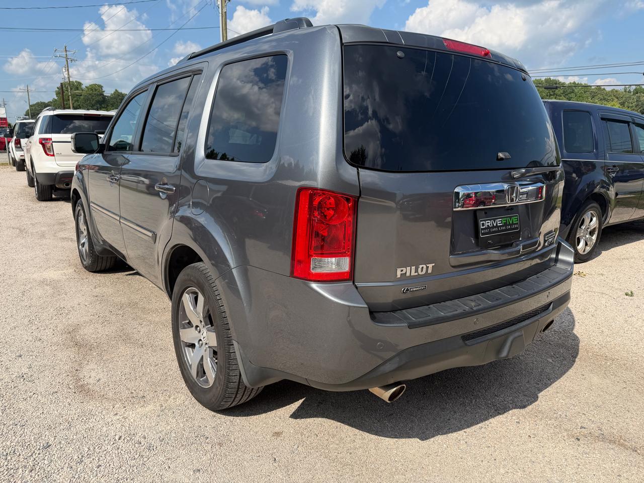 Honda Pilot Touring 4WD 5-Spd AT with DVD 2012