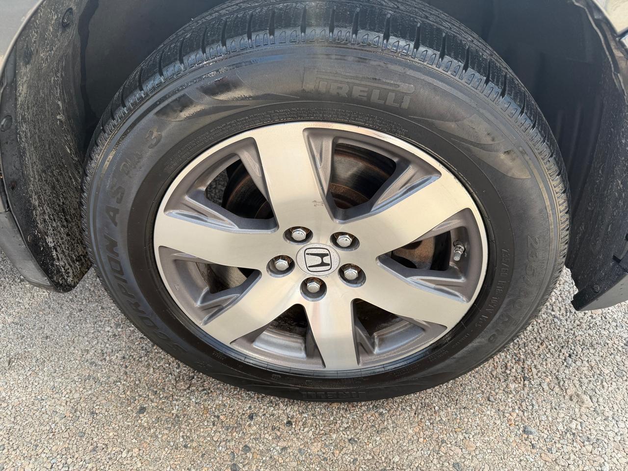 Honda Pilot Touring 4WD 5-Spd AT with DVD 2012