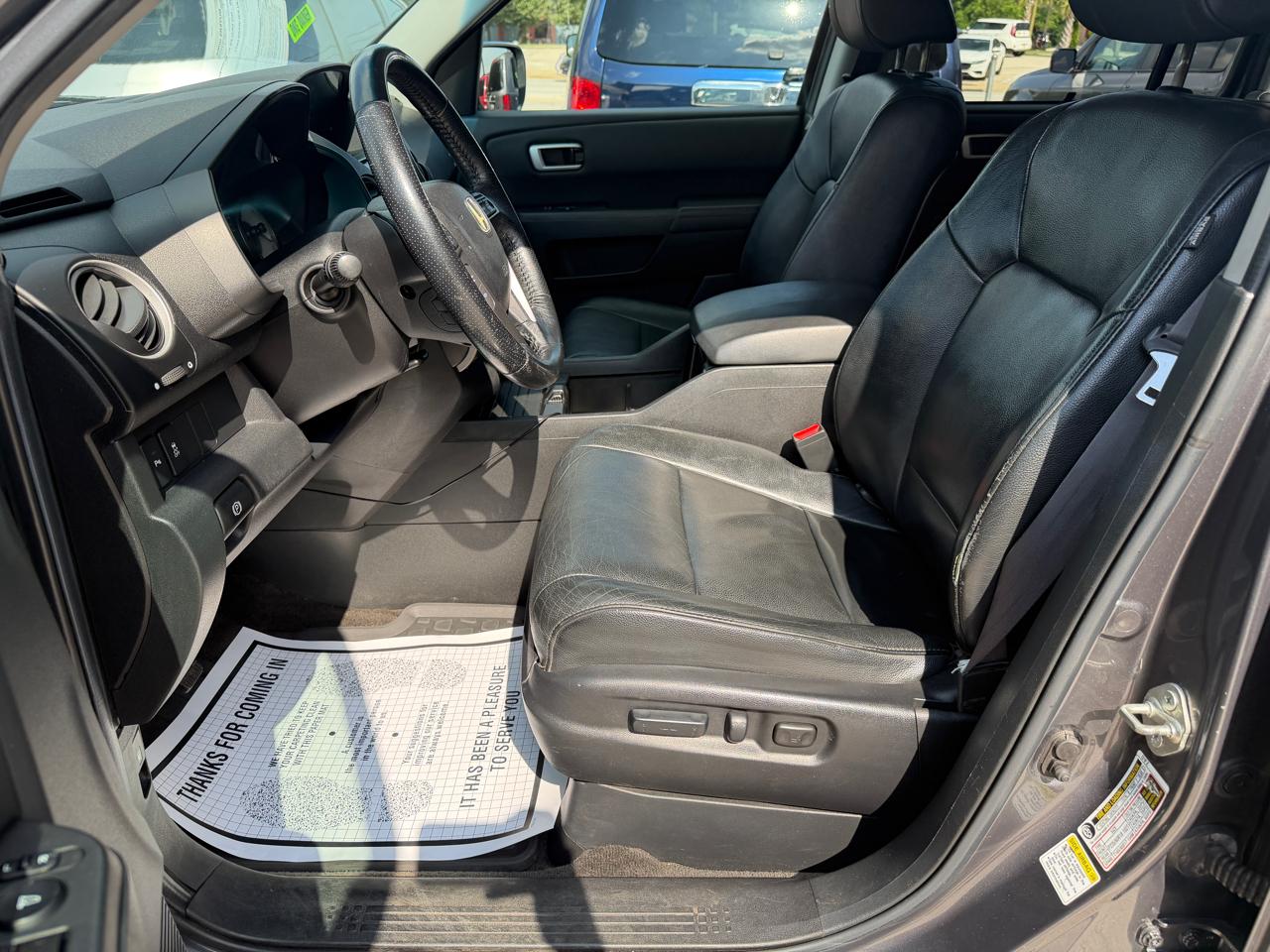 Honda Pilot Touring 4WD 5-Spd AT with DVD 2012