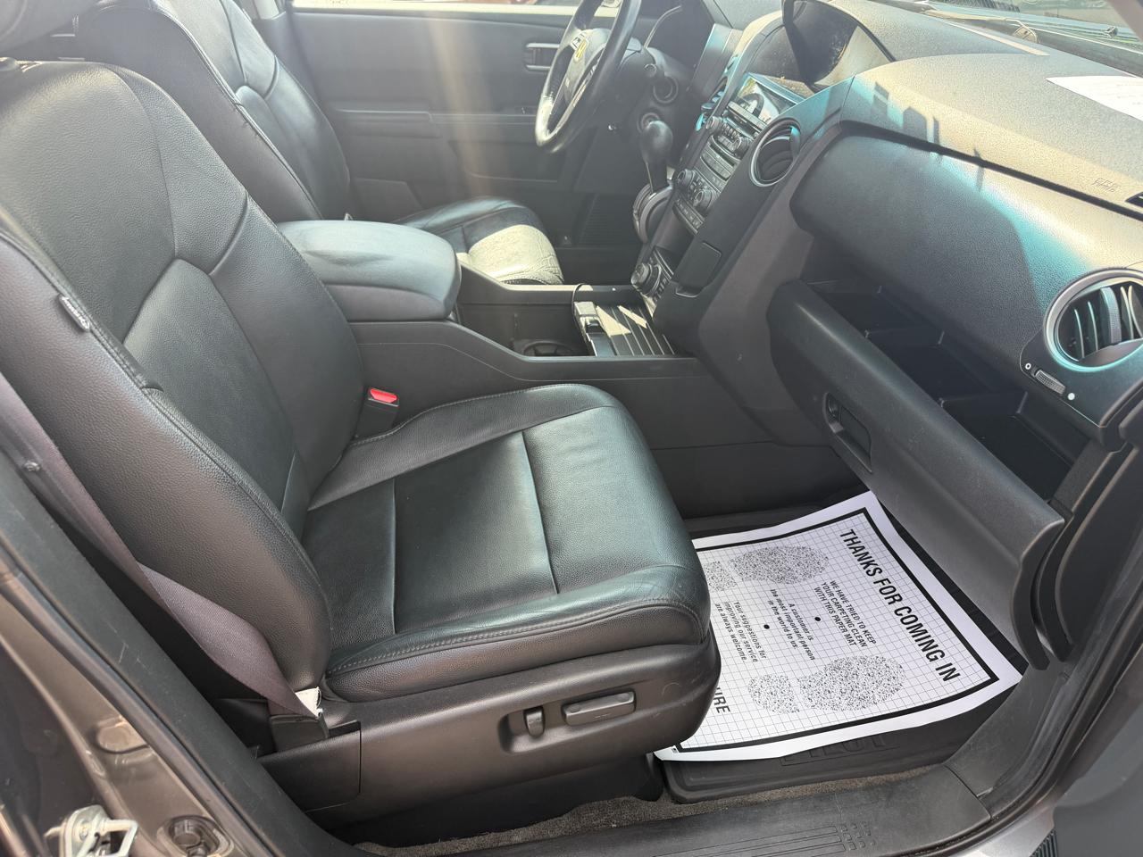 Honda Pilot Touring 4WD 5-Spd AT with DVD 2012