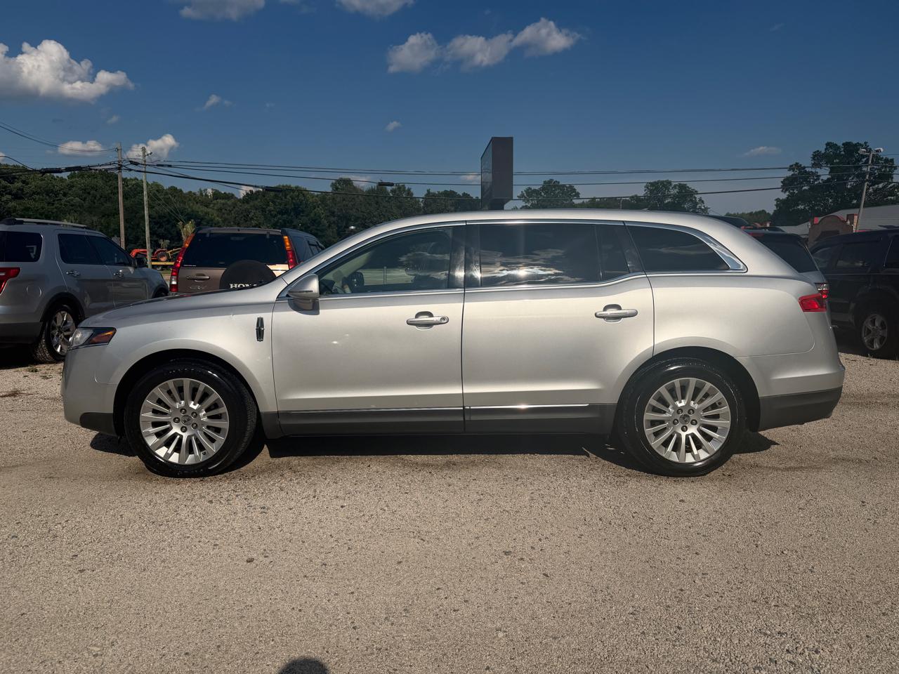 Lincoln MKT FWD 2010