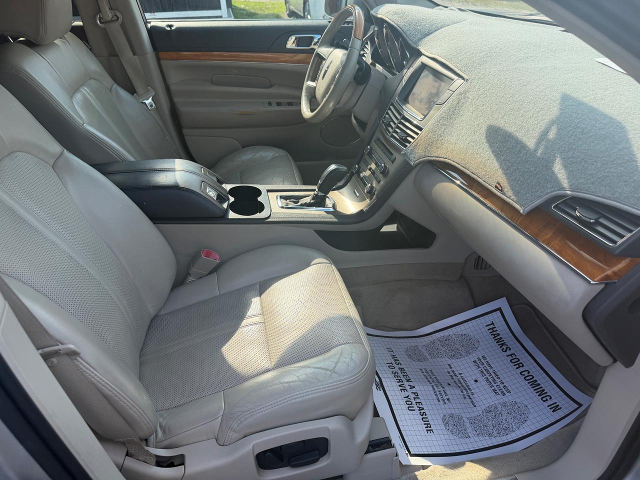 Lincoln MKT FWD 2010