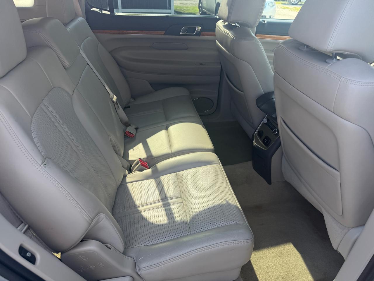 Lincoln MKT FWD 2010