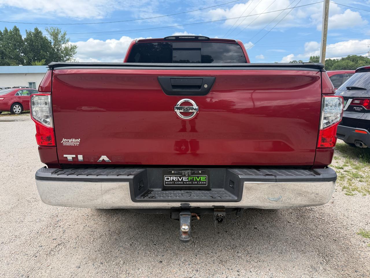 Nissan Titan SV Crew Cab 2WD 2017