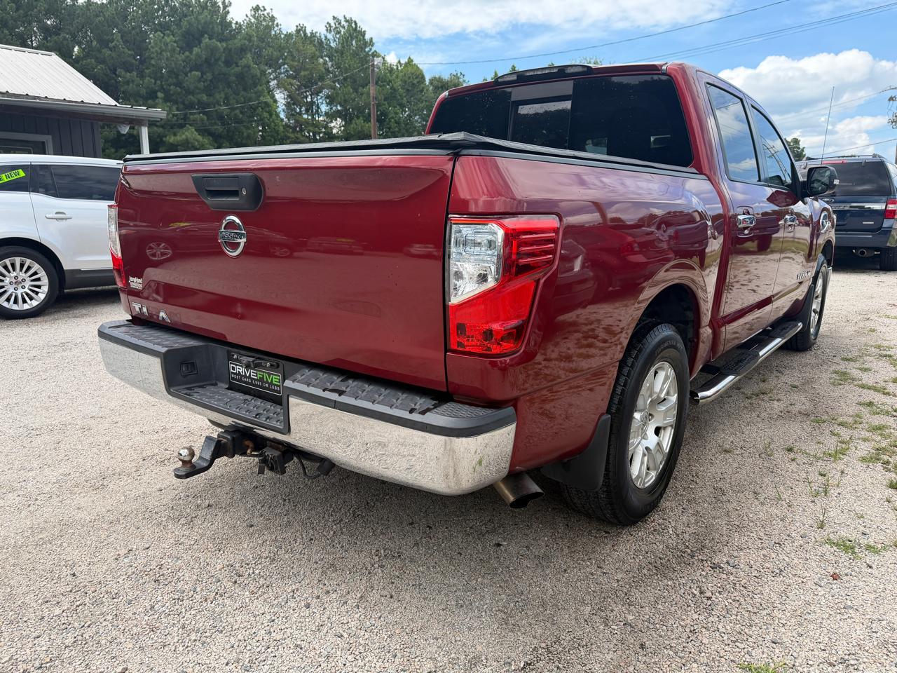 Nissan Titan SV Crew Cab 2WD 2017